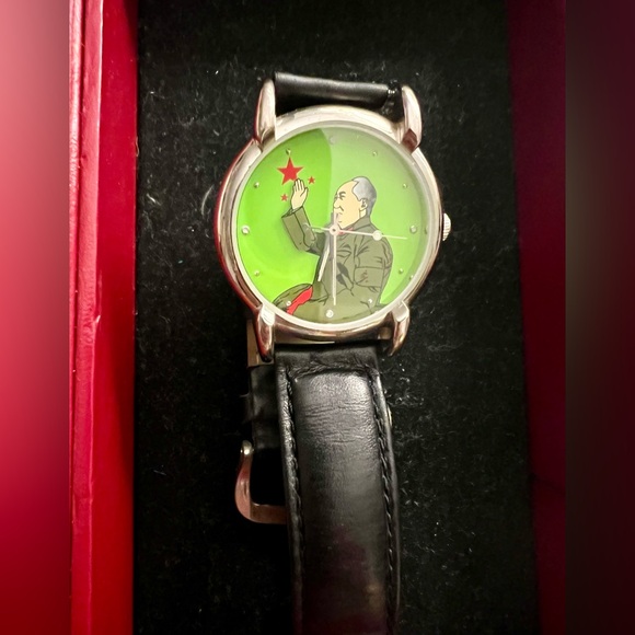 Unusual Vintage 1990s Shanghai Tang Waving Chairman Mao Watch - Green - Picture 1 of 12